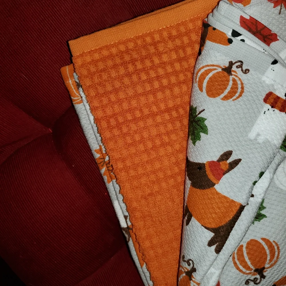 NEW Casaba Set of 3 Hand Towels Dog & Pumpkin Fall Edition
